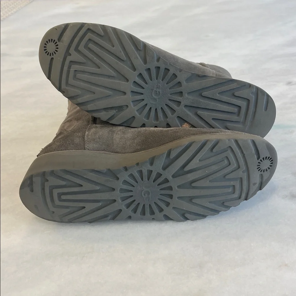 UGG Amie Slim Classic Wedge Suede Gray Winter Boots Size 10